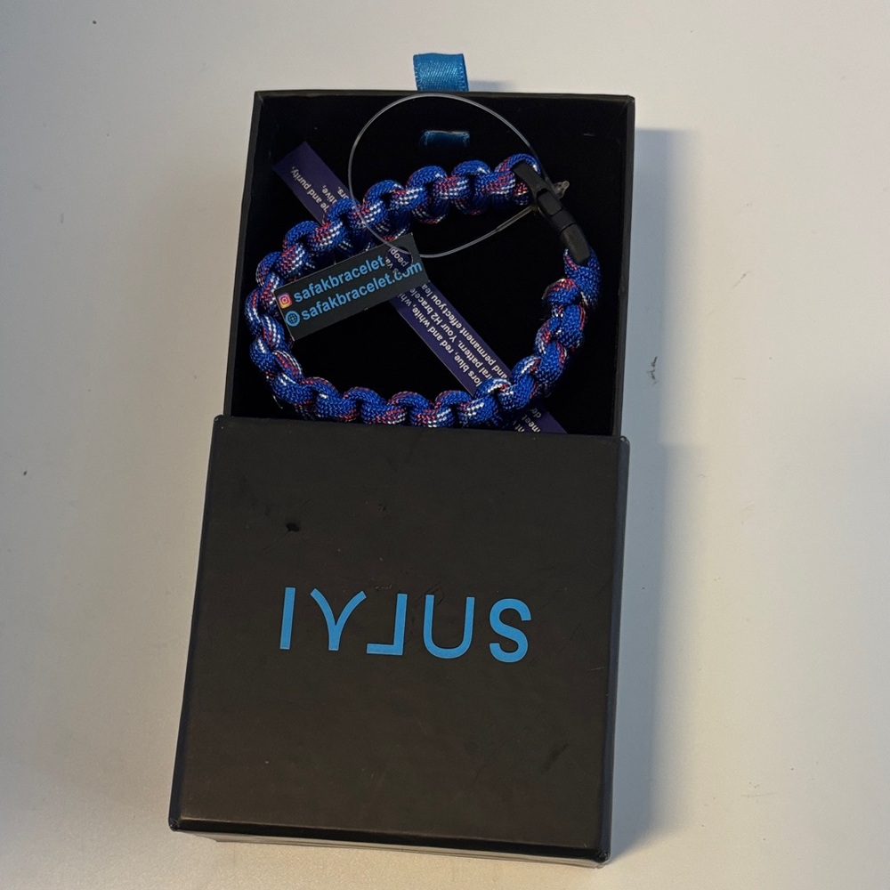 Red white and Blue Paracord Bracelet NWT